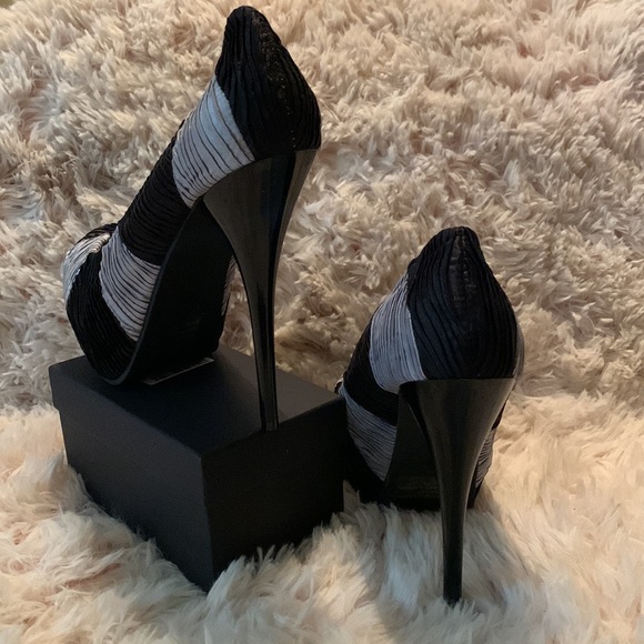 Lady Luxe Heels 👠 BNWOT - Picture 5 of 8